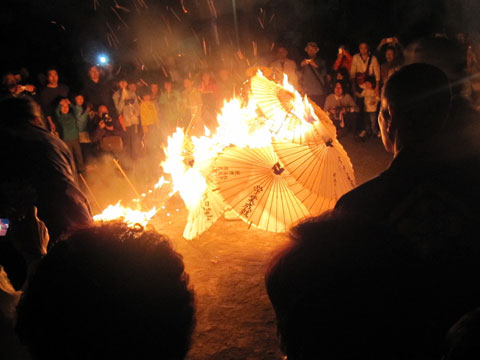 傘焼き神事